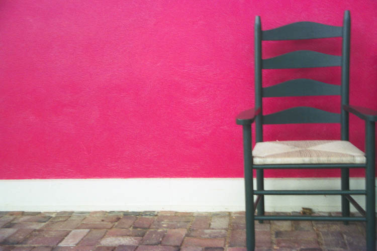 black_chair_red_wall_horiz.wrk