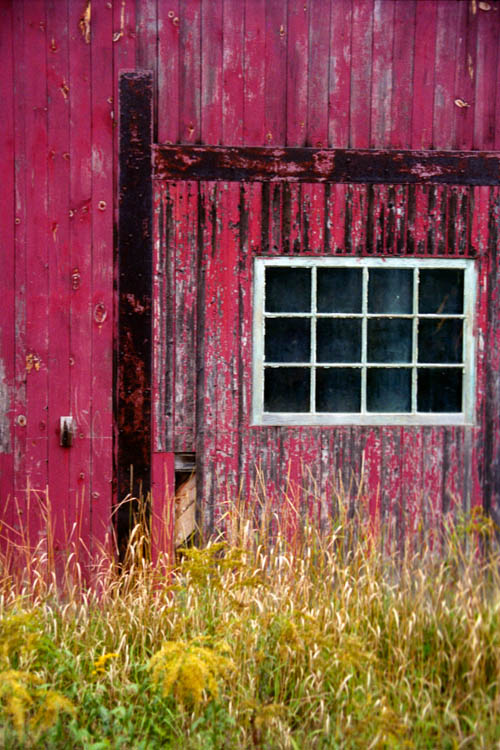 red_and_black_barn.wrk