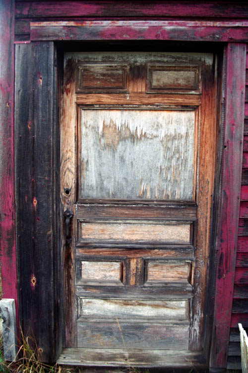 red_building_wood_door.wrk