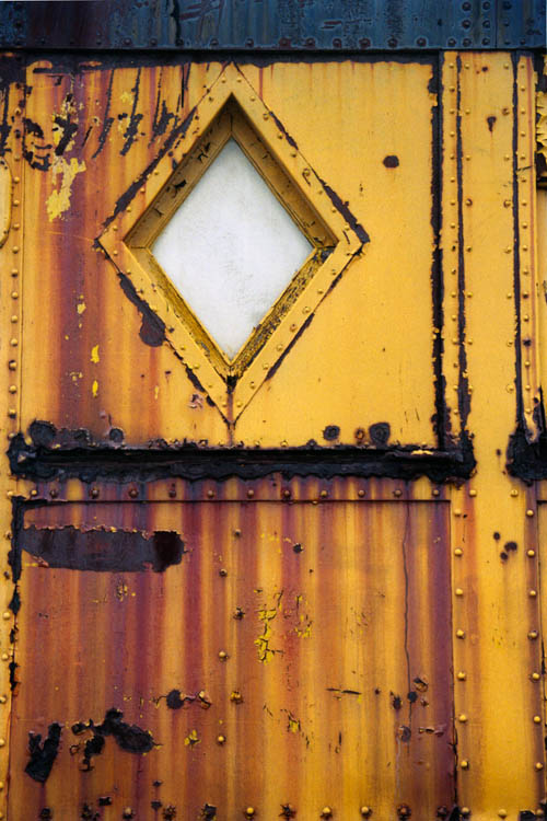 rusty_gold_train_window.wrk